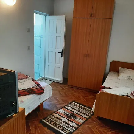 Pensiunea Sapte Pini Guest house